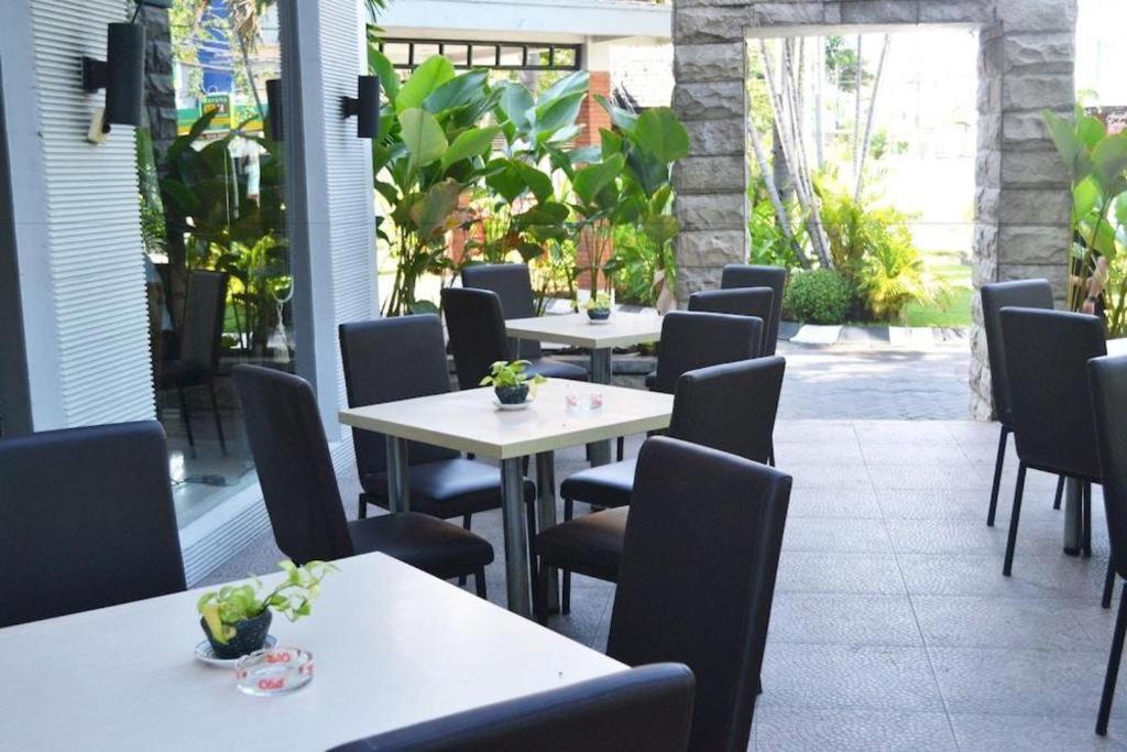 Country Heritage Resort Hotel Surabaya Eksteriør bilde