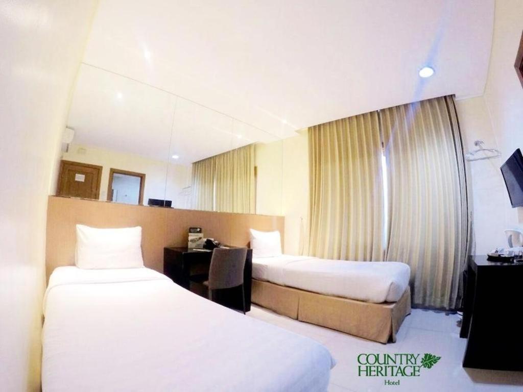 Country Heritage Resort Hotel Surabaya Eksteriør bilde