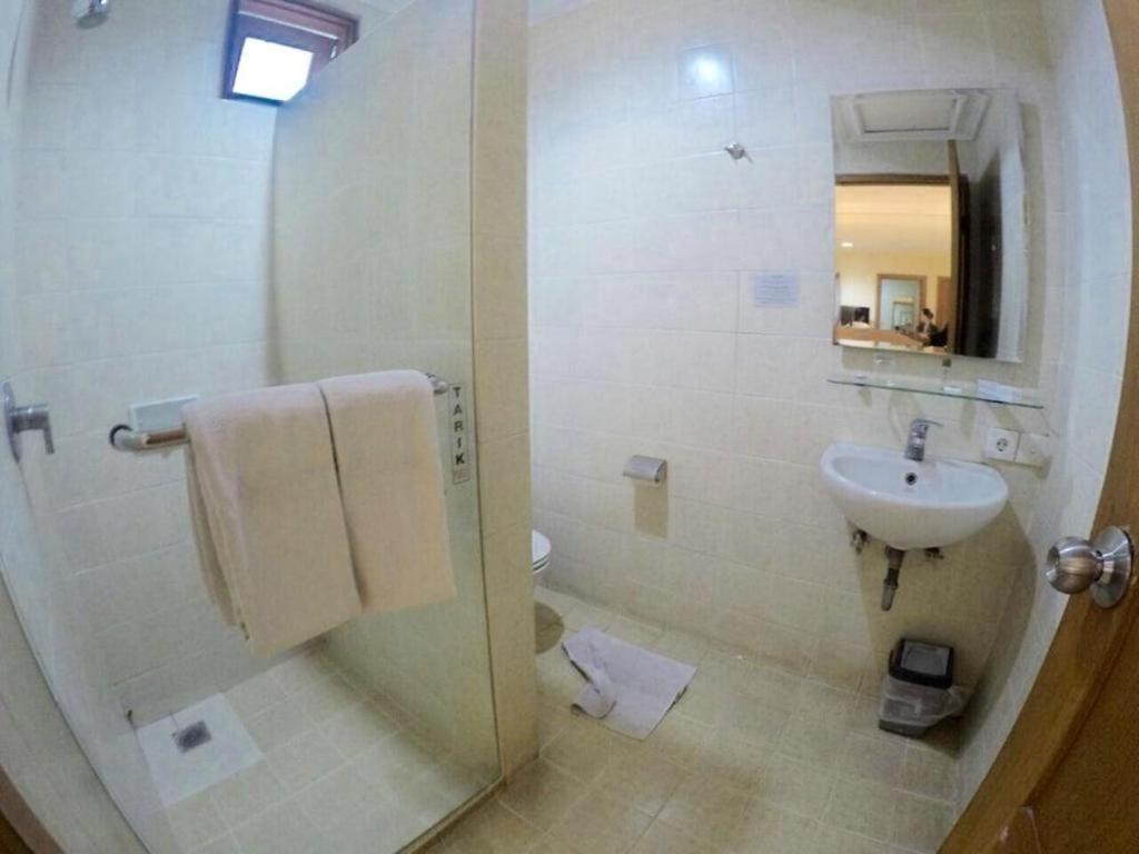 Country Heritage Resort Hotel Surabaya Eksteriør bilde