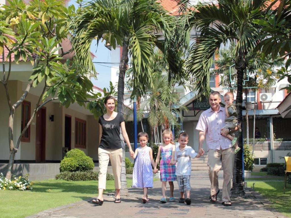Country Heritage Resort Hotel Surabaya Eksteriør bilde