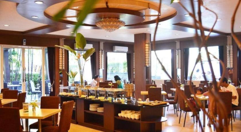 Country Heritage Resort Hotel Surabaya Eksteriør bilde